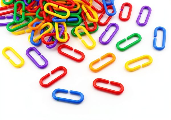 JIALEEY 100PCS Plastic Chain Links, Children's Learning Toy, Mix Color Rainbow DIY C-Clips Chains Hooks Swing Climbing Cage Toys for Bird Sugar Glider Rat Parrot-1